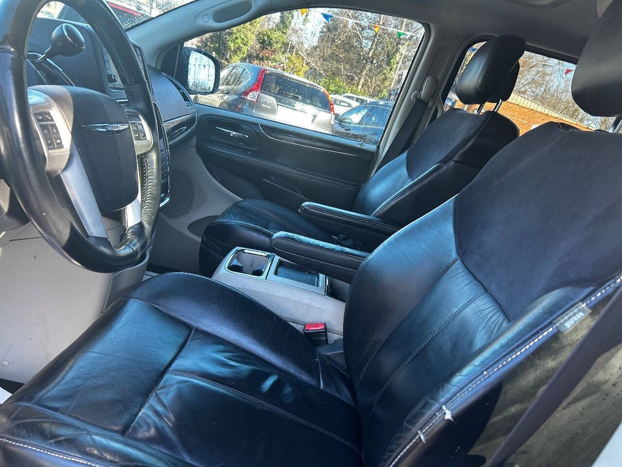 ChryslerTown and Country12