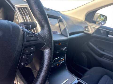 2020 Ford Edge SE