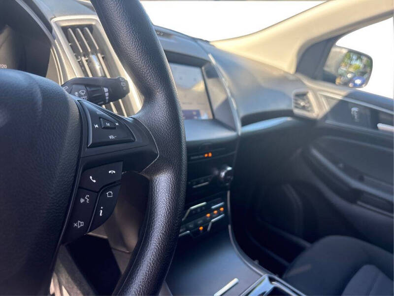 2020 Ford Edge SE