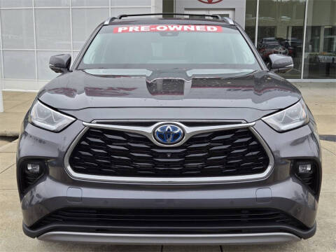 2023 Toyota Highlander Hybrid Platinum