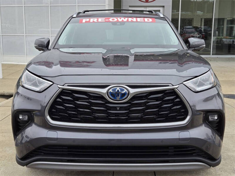 2023 Toyota Highlander Hybrid Platinum