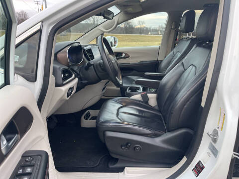 2017 Chrysler Pacifica Touring-L