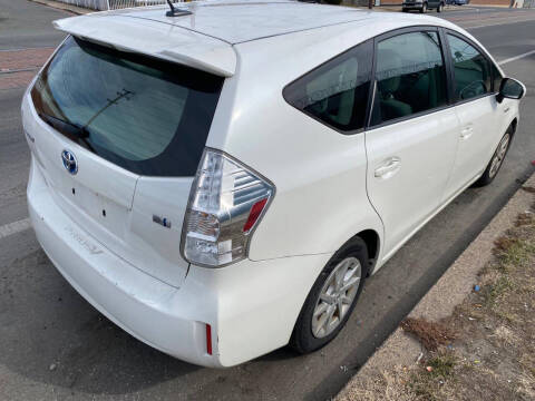 2012 Toyota Prius v Two