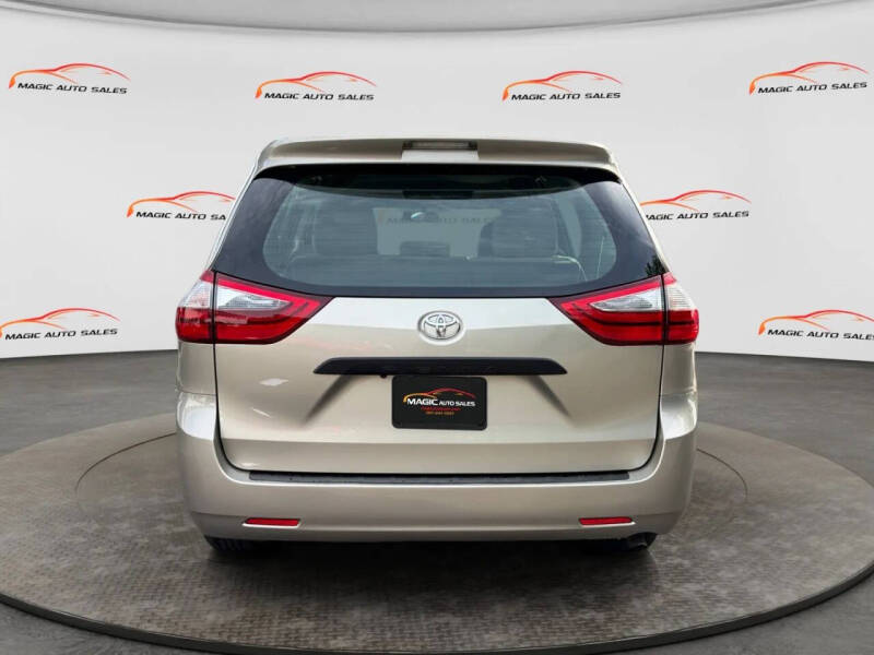 2017 Toyota Sienna L 7-Passenger
