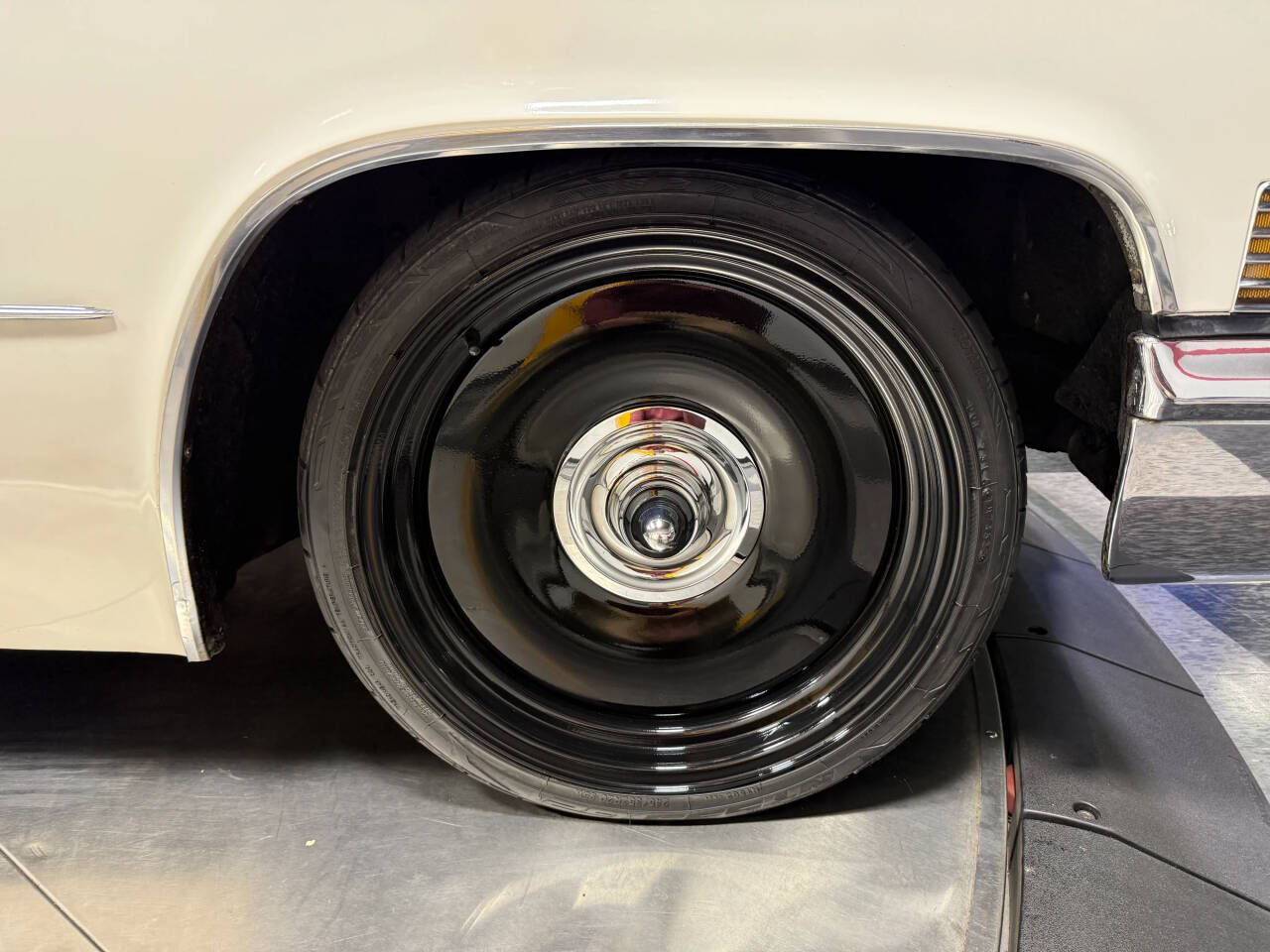 1970 Cadillac DeVille 24