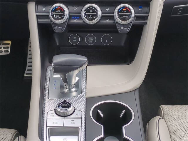 2023 Genesis G70