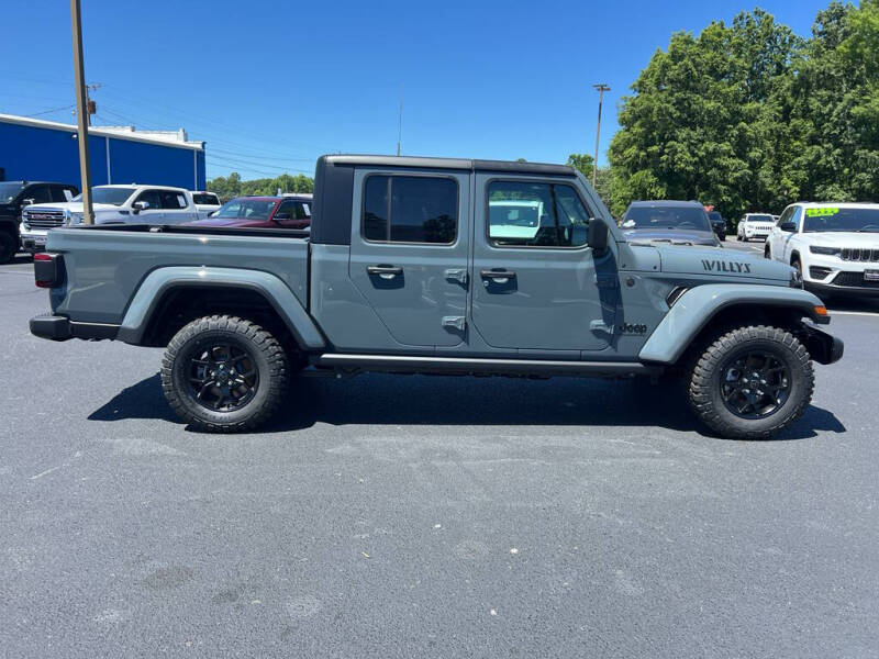 2025 Jeep Gladiator Sport