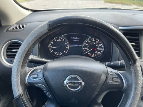 2017 Nissan Pathfinder SL