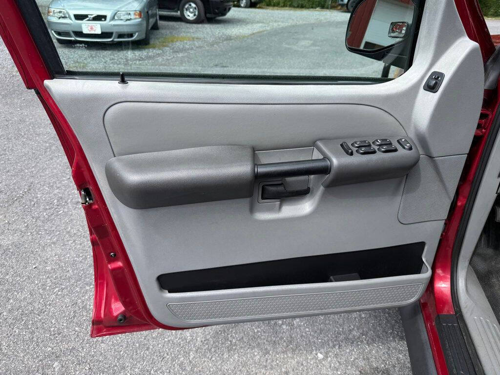 2003 Ford Explorer Sport Trac 19