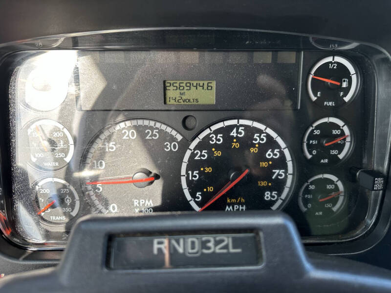 2007 Freightliner M2 106