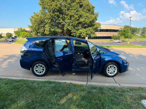 2012 Toyota Prius v Two