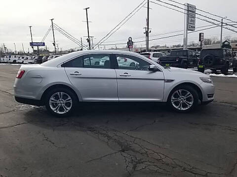 2018 Ford Taurus SEL