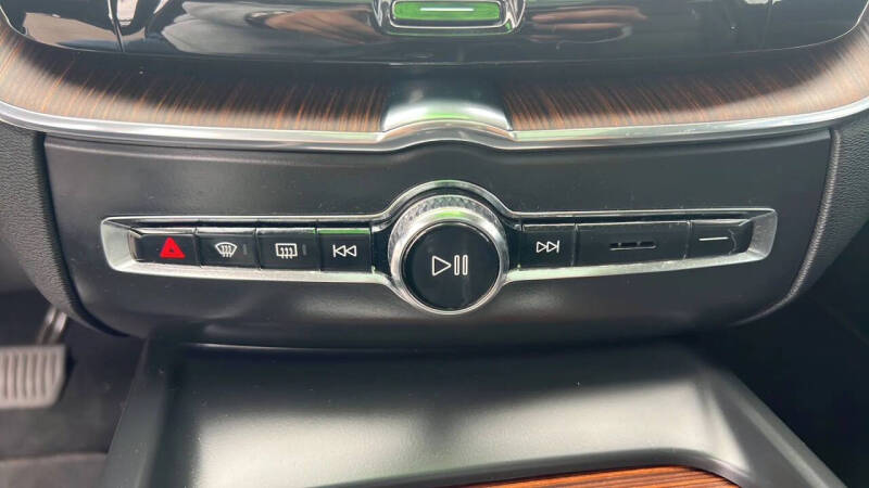 2021 Volvo XC60 Recharge T8 Inscription Expression