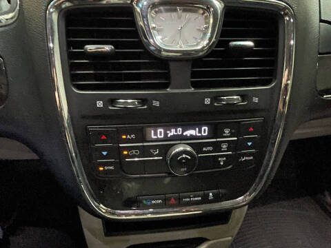 2015 Chrysler Town and Country Touring
