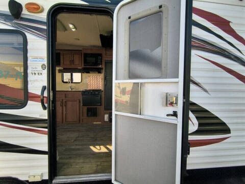 2015 Pacific Coachworks POWERLITE 19EX