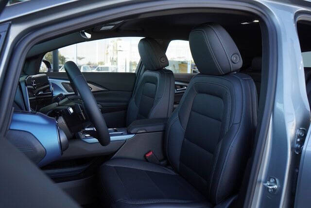 2025 Chevrolet Equinox EV LT 2