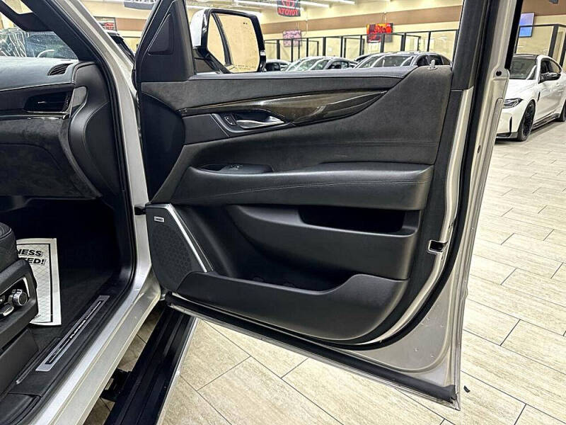 2017 Cadillac Escalade Platinum