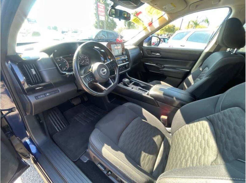 2022 Nissan Pathfinder SV