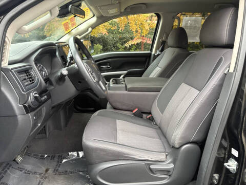 2022 Nissan Titan SV