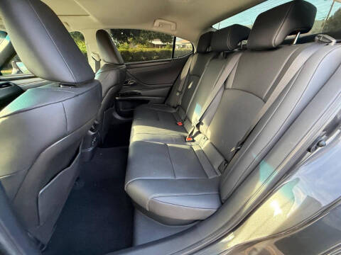 2025 Lexus ES 300h