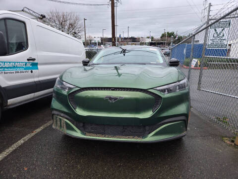 2025 Ford Mustang Mach-E Select