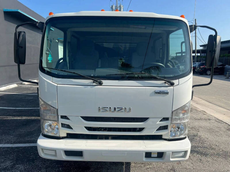 2022 Isuzu NPR-HD