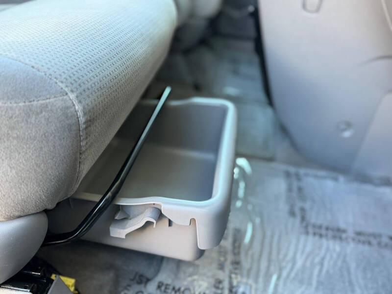 2005 Toyota Sienna LE 7 Passenger