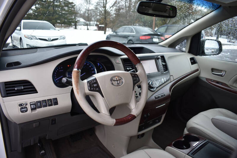 2013 Toyota Sienna Limited 7-Passenger