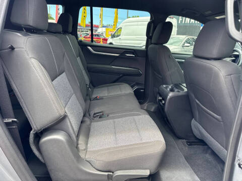 2025 GMC Acadia Elevation