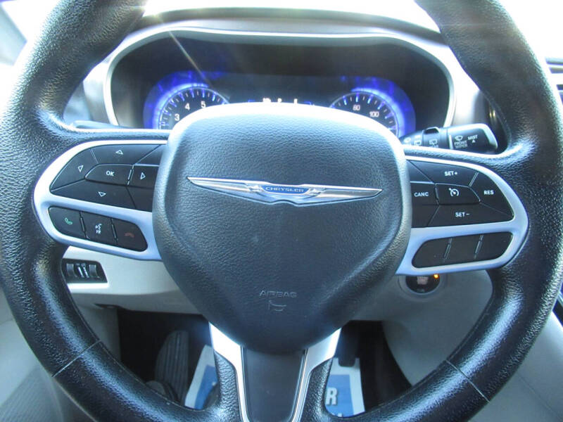 2020 Chrysler Voyager LX