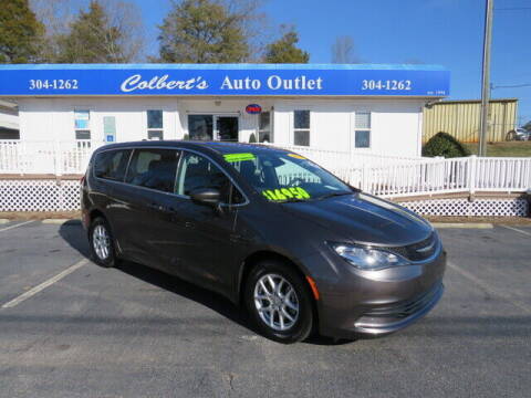 2017 Chrysler Pacifica for sale at Colbert's Auto Outlet in Hickory NC