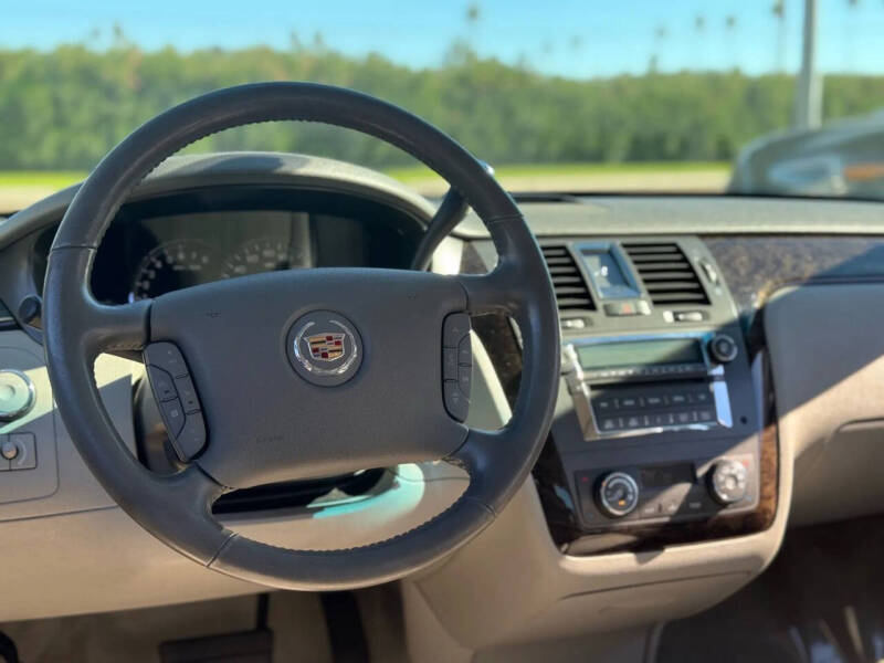 2011 Cadillac DTS Luxury Collection