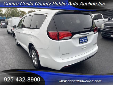 2017 Chrysler Pacifica Hybrid Touring Plus