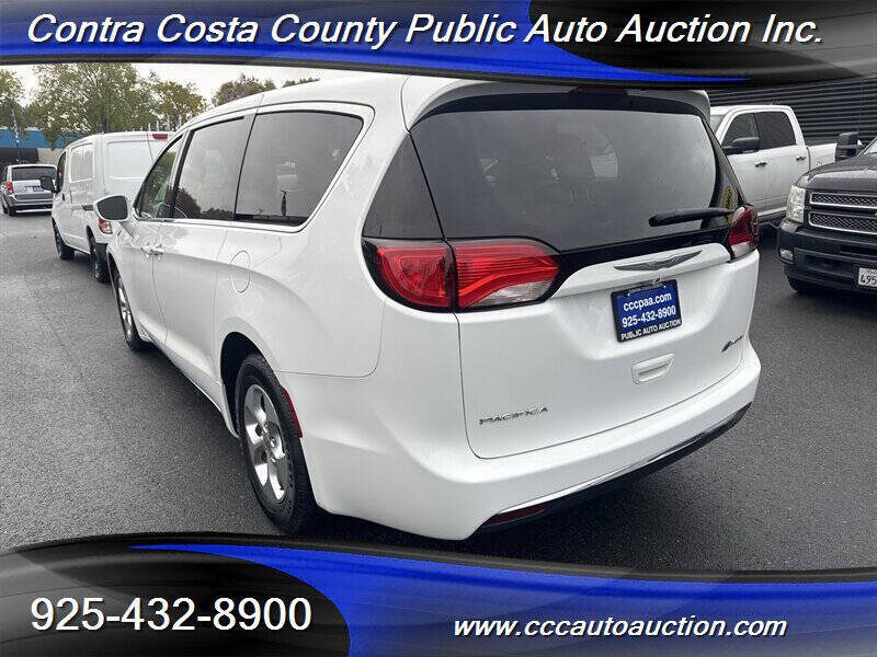 2017 Chrysler Pacifica Hybrid Touring Plus