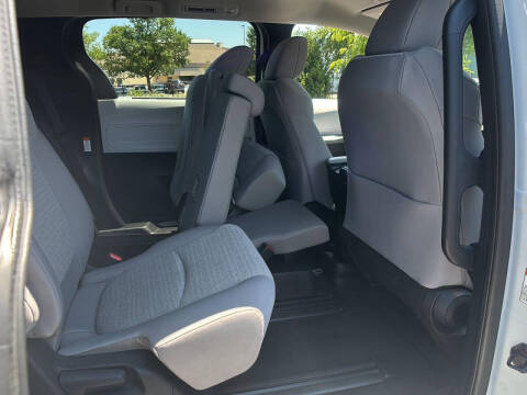 2026 Toyota Sienna LE 8-Passenger