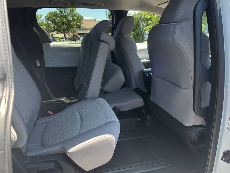 2026 Toyota Sienna LE 8-Passenger