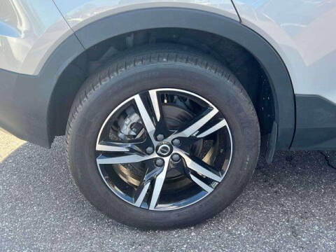 2023 Volvo XC40 B5 Core