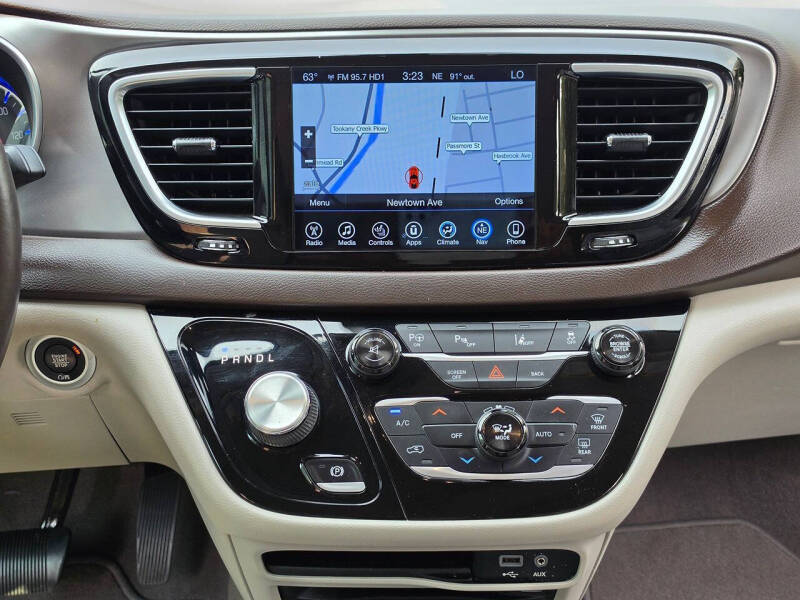 2017 Chrysler Pacifica Touring-L Plus