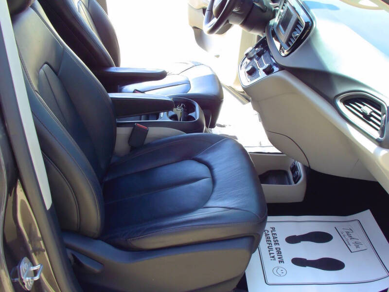 2017 Chrysler Pacifica Touring-L