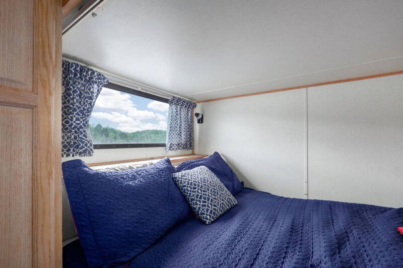 2000 FUN COUNTRY HOUSE BOAT