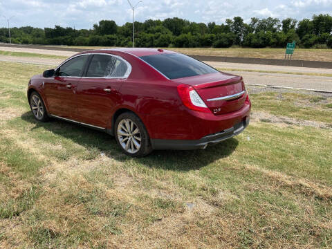 2015 Lincoln MKS for sale at CAVENDER MOTORS in Van Alstyne TX