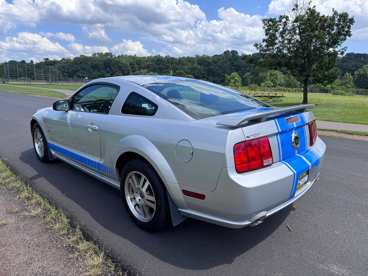 2005 Ford Mustang 34