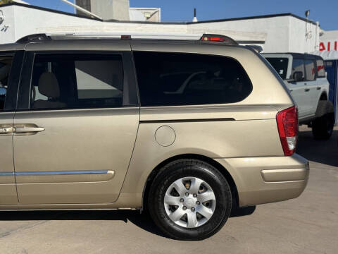 2007 Hyundai Entourage SE