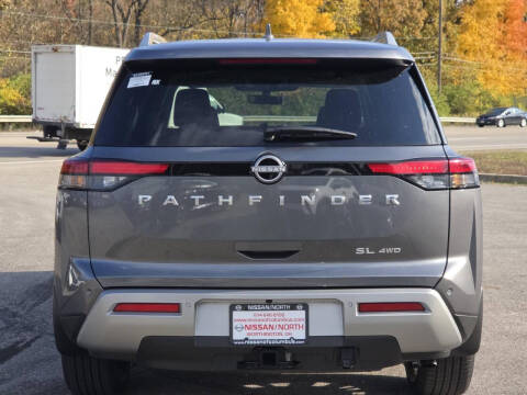 2025 Nissan Pathfinder SL