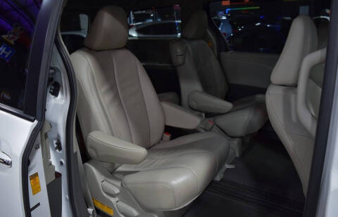 2013 Toyota Sienna XLE 8-Passenger