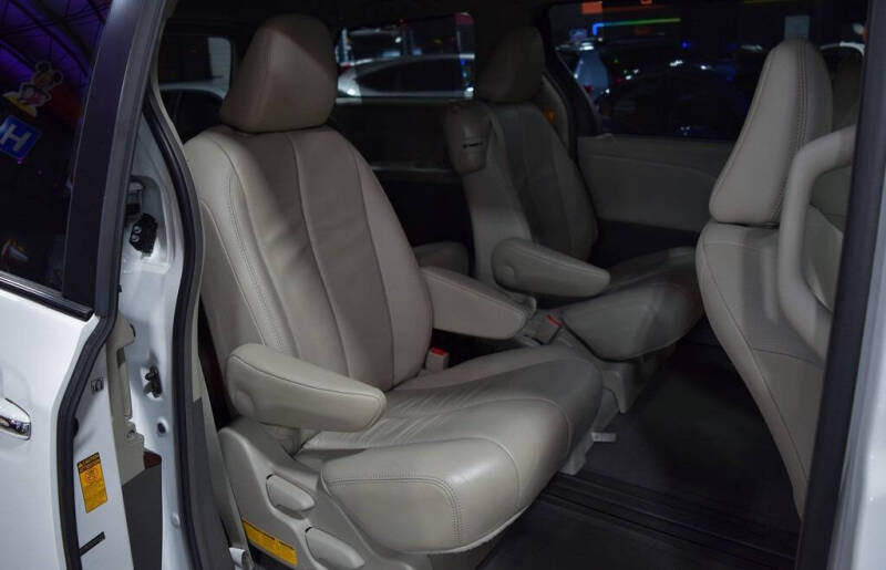 2013 Toyota Sienna XLE 8-Passenger