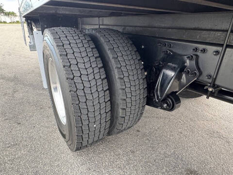 2019 Freightliner M2 106