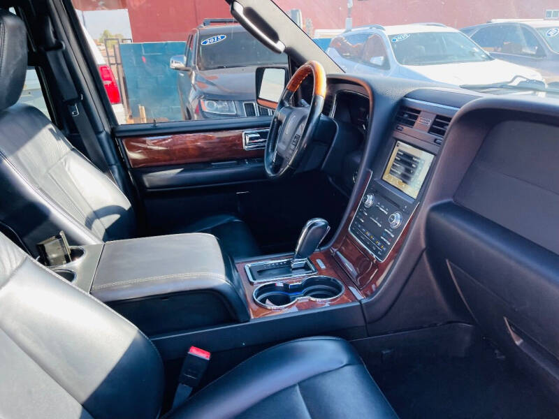 2017 Lincoln Navigator Select