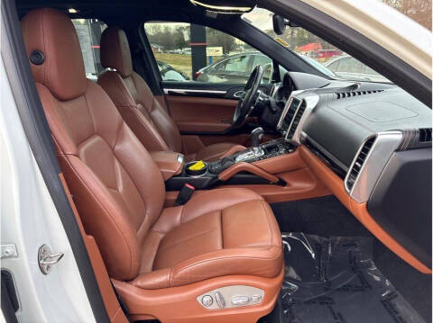 2017 Porsche Cayenne Platinum Edition