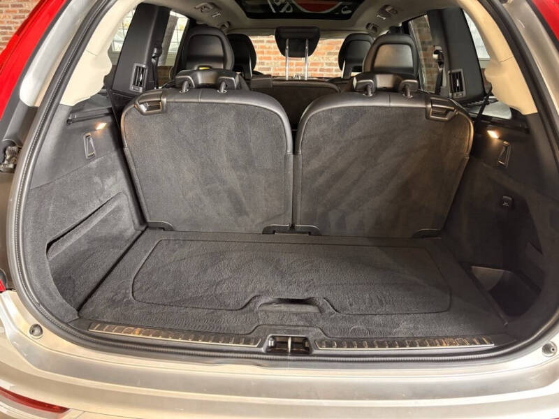 2016 Volvo XC90 T6 Momentum